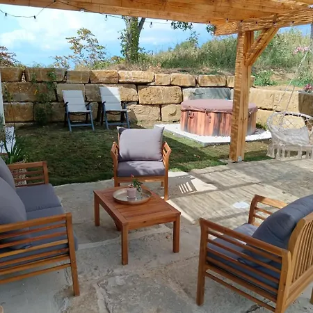 Vikendica Country House *